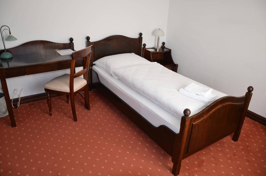 Hotel Zur Traube Moglingen Экстерьер фото