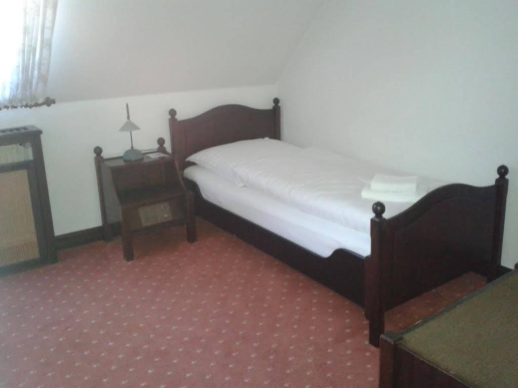 Hotel Zur Traube Moglingen Экстерьер фото