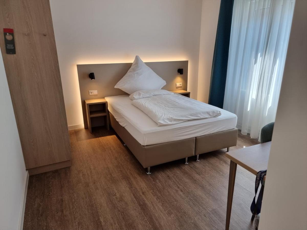 Hotel Zur Traube Moglingen Экстерьер фото