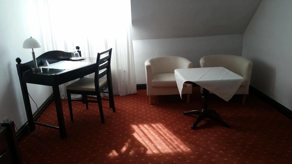 Hotel Zur Traube Moglingen Экстерьер фото